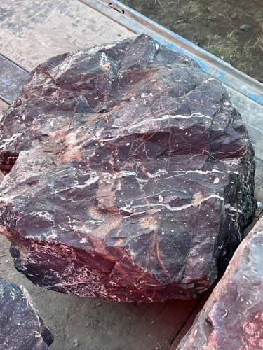 Камни для ландшафтного дизайна красно-фиолетовые 10-60 килограмм купить в Истре