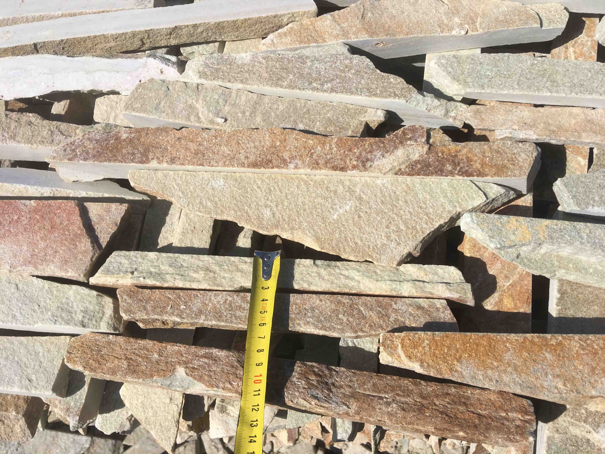 Горбушка златолит золотистый для облицовки купить в Истре