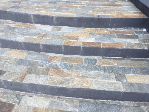 Плитка из Златолита Уральского для лестницы купить в Истре