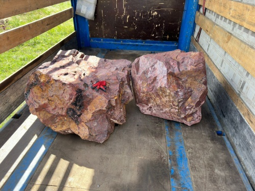 Ландшафтные глыбы красно-фиолетовые 200-1000 килограмм купить в Истре