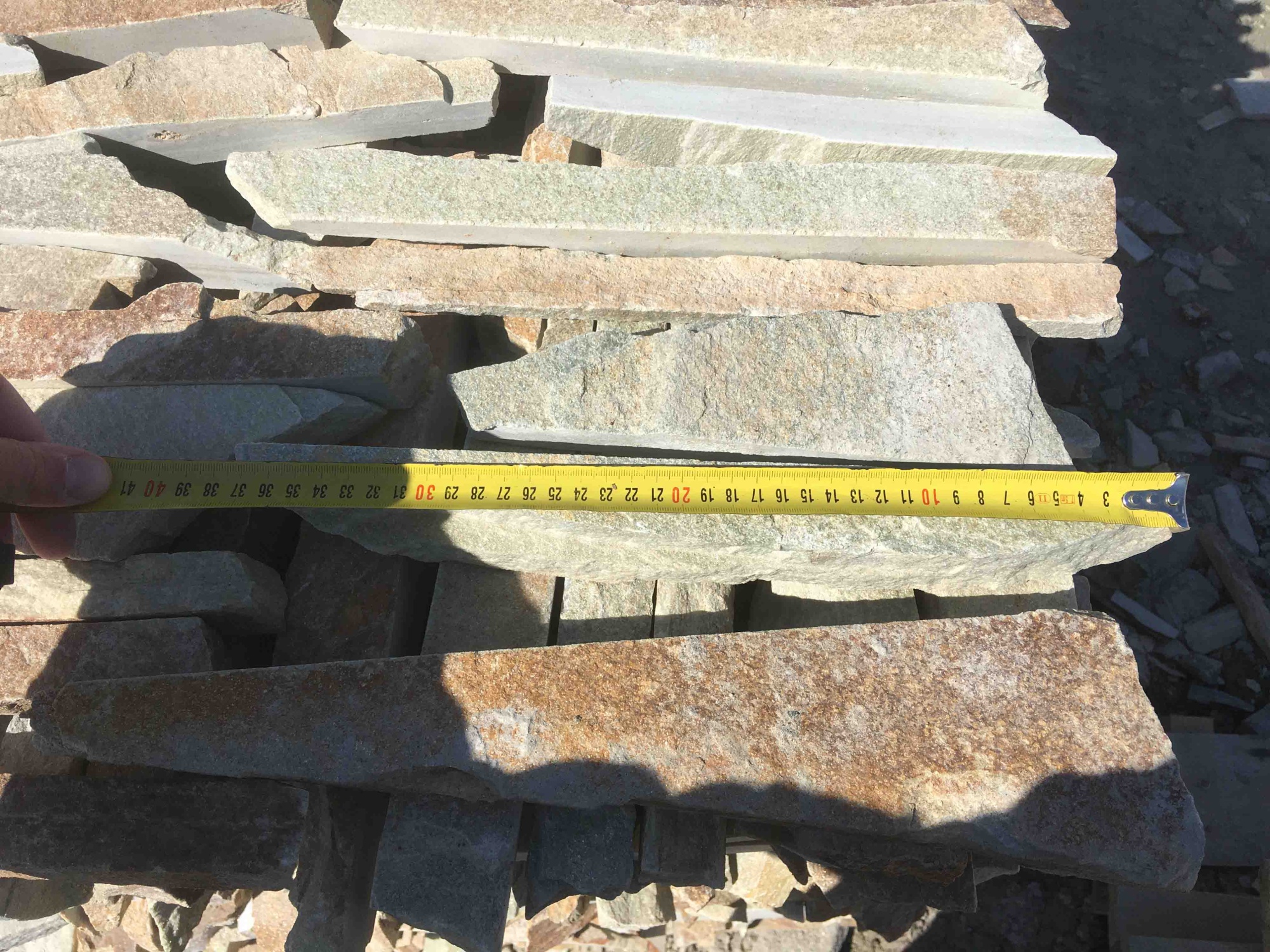 Горбушка златолит золотистый для облицовки купить в Истре