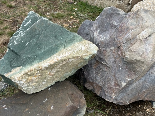 Камни для ландшафтного дизайна зелёные 10-60 килограмм купить в Истре