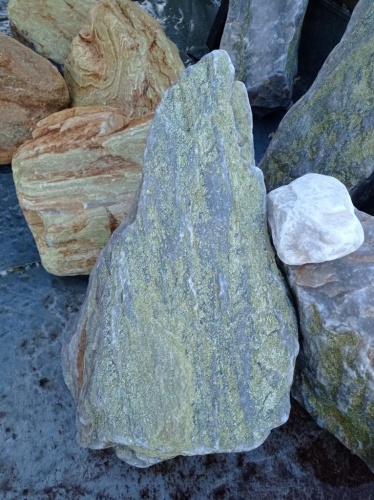 Златолит жёлтый, жёлто-зелёный глыбки и валуны для ланшафтного дизайна купить в Истре