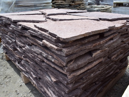 Плитняк лемезит бордовый для облицовки цоколя 20-25 мм  купить в Истре