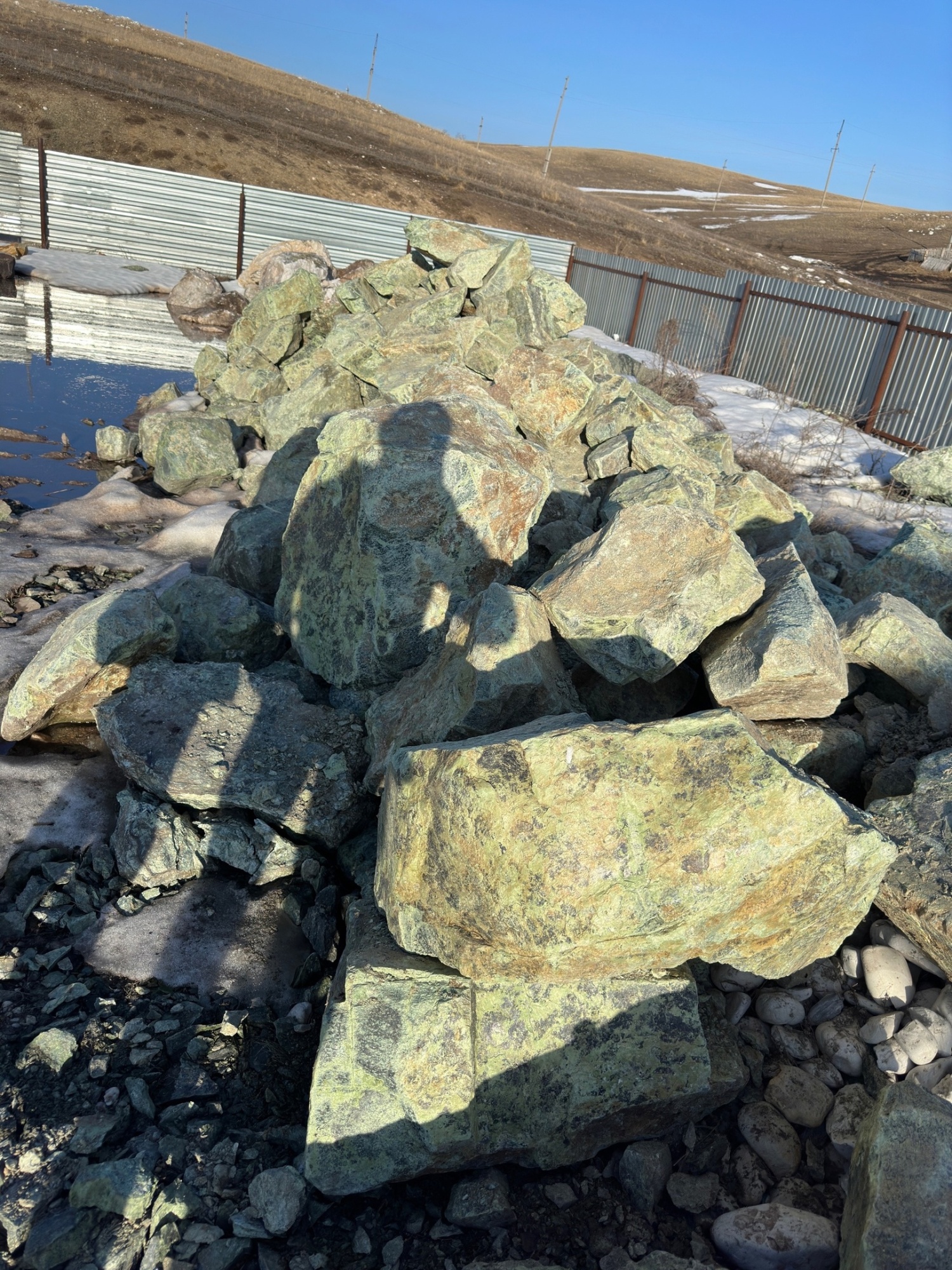 Камни для ландшафтного дизайна зелёные 10-60 килограмм купить в Истре