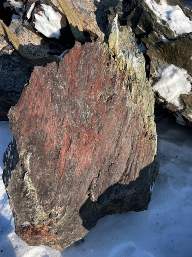 Ландшафтные глыбы красно-фиолетовые 200-1000 килограмм купить в Истре