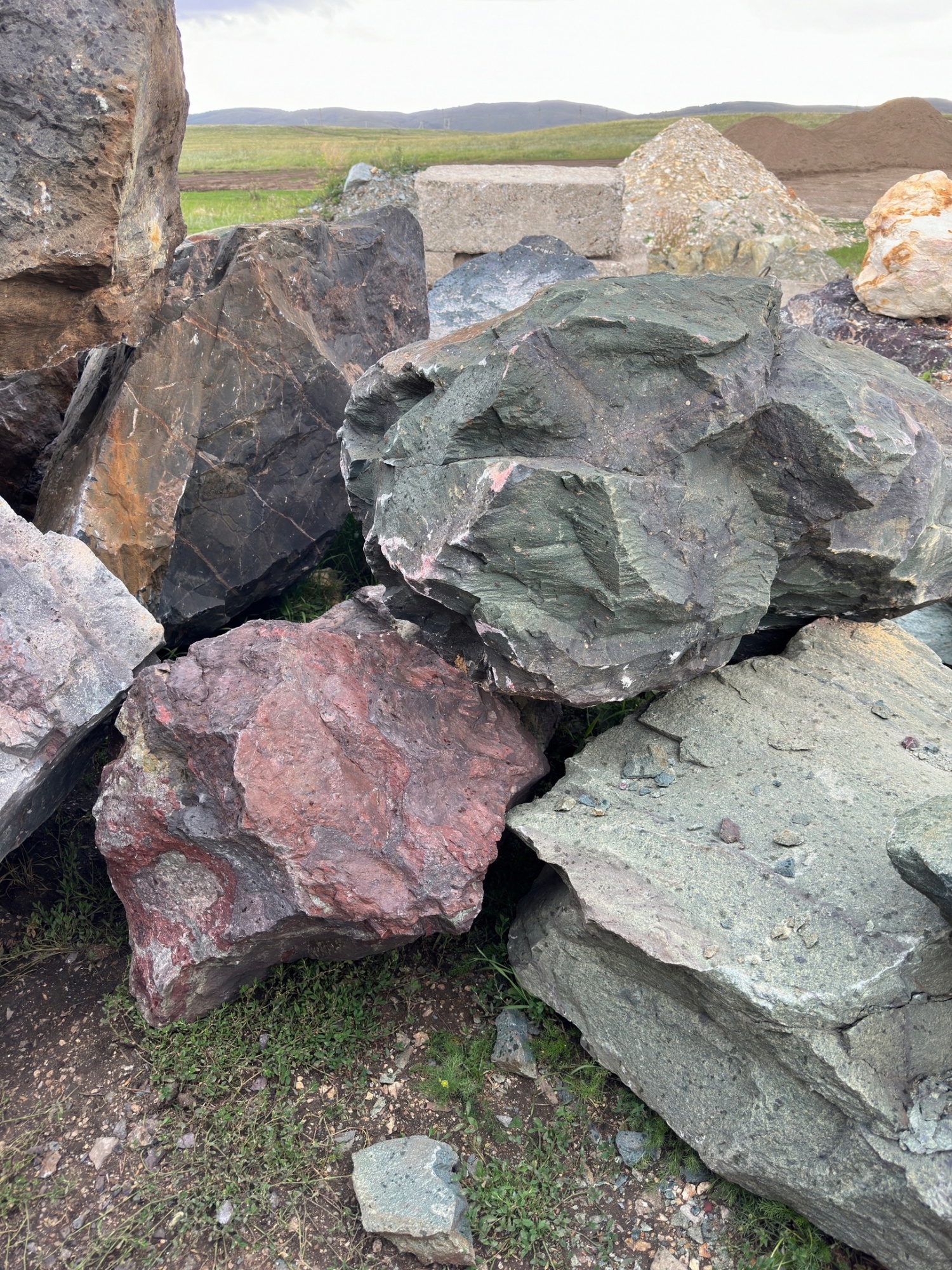 Камни для ландшафтного дизайна зелёные 10-60 килограмм купить в Истре