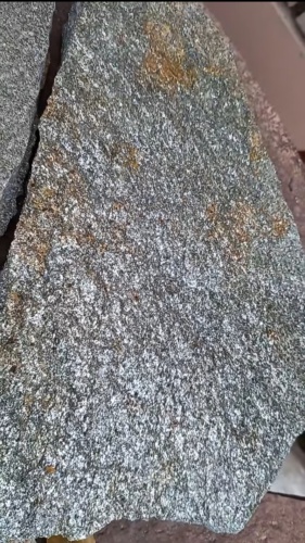 Плитняк златолит серебристый для цоколя, отмостки купить в Истре