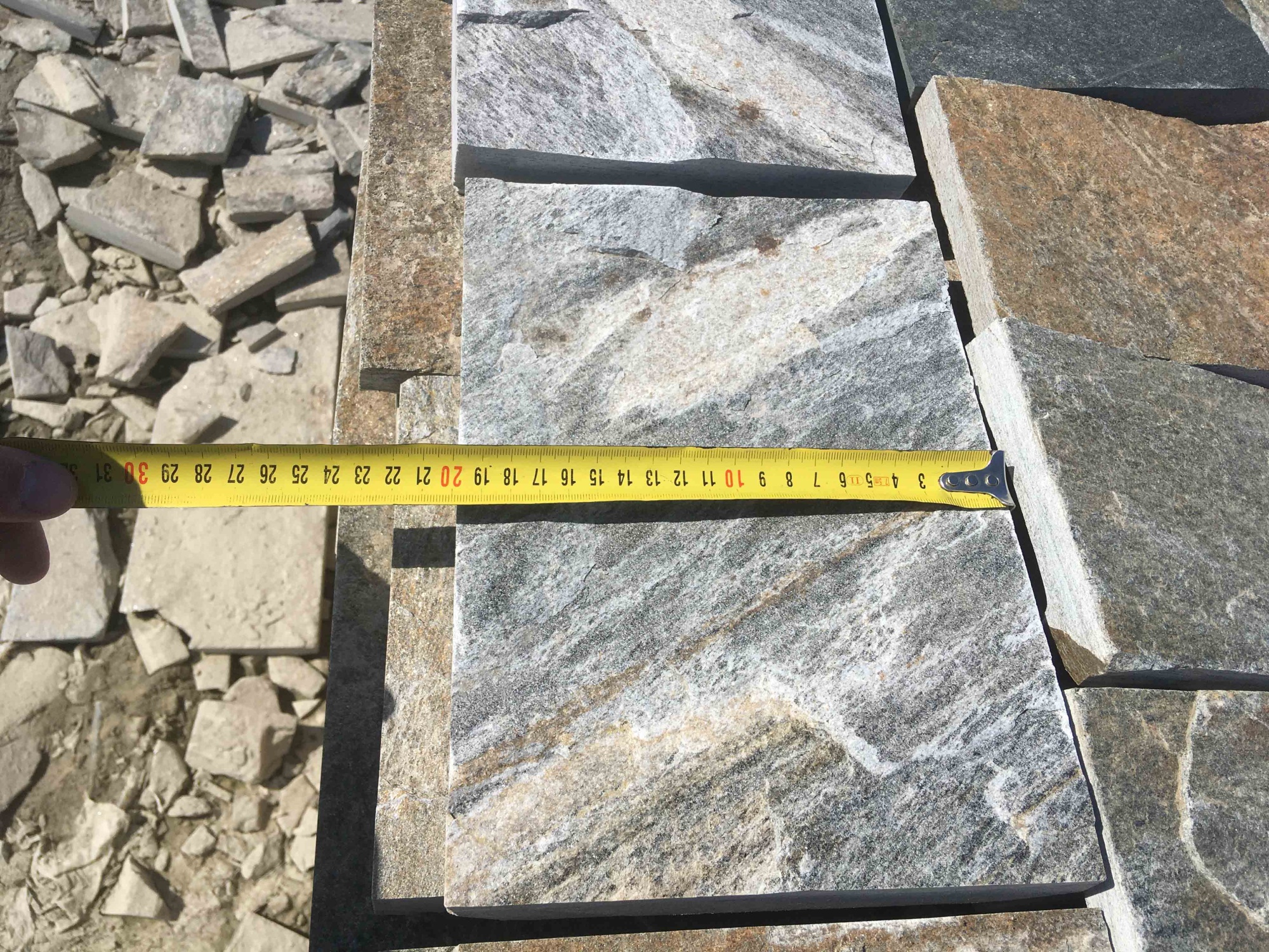 Плитка пилёная златолит Уральский для цоколя, отмостки купить в Истре