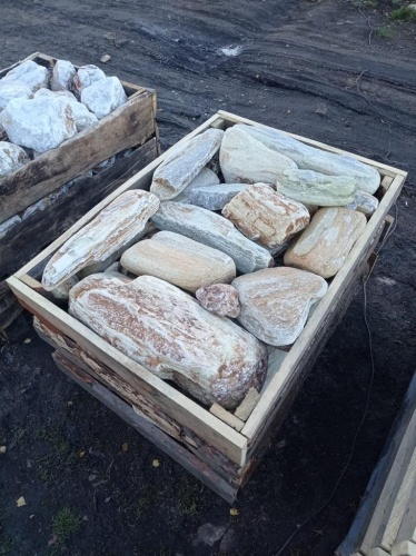 Златолит жёлтый, жёлто-зелёный глыбки и валуны для ланшафтного дизайна купить в Истре