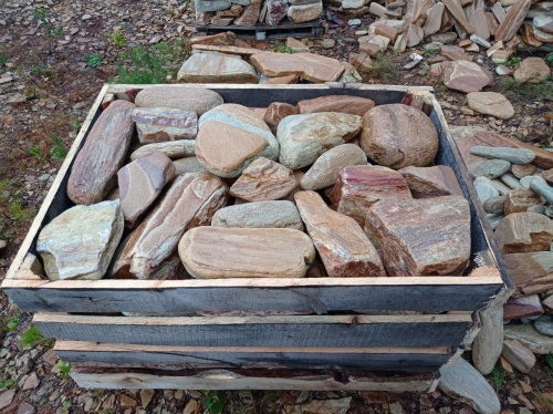 Златолит жёлтый, жёлто-зелёный глыбки и валуны для ланшафтного дизайна купить в Истре