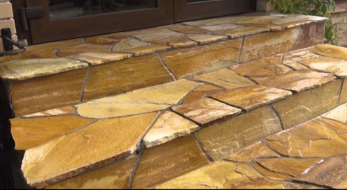 Плитняк златолит жёлтый золотистый для отмостки купить в Истре