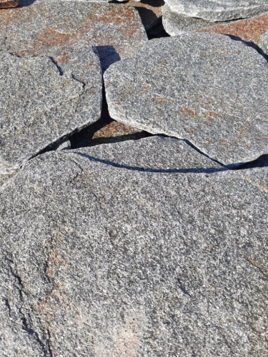 Златолит серебристый галтованный для цоколя купить в Истре