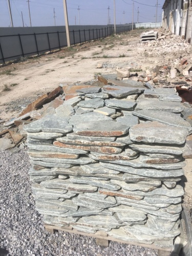 Златолит серебристый галтованный для цоколя купить в Истре