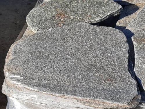 Златолит серебристый галтованный для цоколя купить в Истре