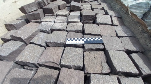Лемезит колотая брусчатка 10 * 10 см. для парковки купить в Истре