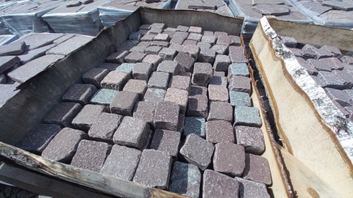 Брусчатка лемезит бордовый колото-галтованная